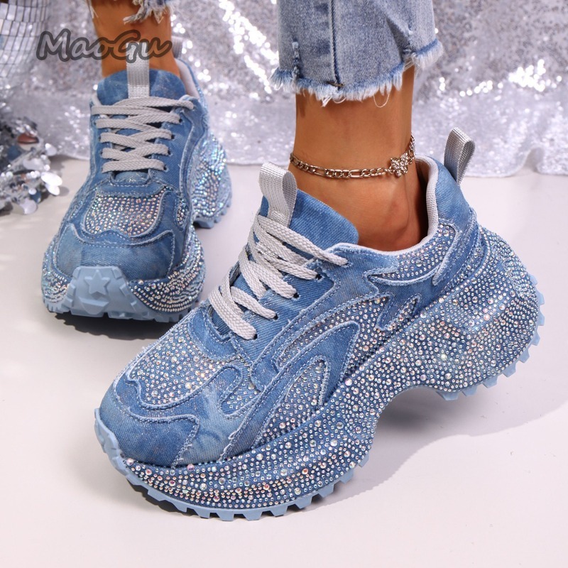 Luxury Lifestyle Shoes - รองเท้าผ้าใบแฟชั่นผู้หญิงประดับเพชร พื้นหนา แบบผูกเชือก สไตล์ลำลอง หรูหรา ผ้าเดนิม