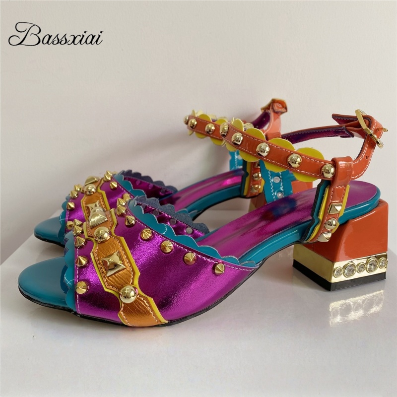 Luxury Rivet T-Strap Sandals W - Luxury Lifestyle Shoes บทวิจารณ์และราคา