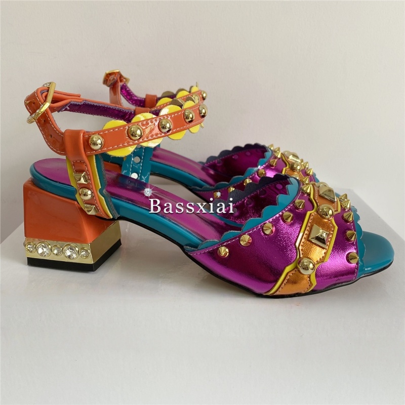 Luxury Rivet T-Strap Sandals W - Luxury Lifestyle Shoes บทวิจารณ์และราคา