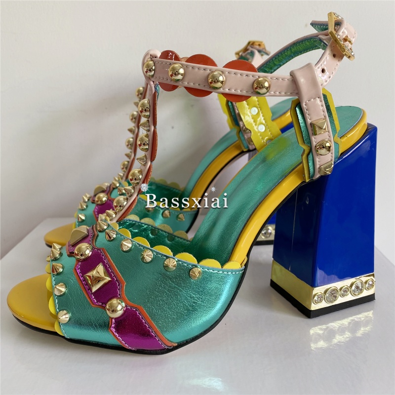 Luxury Rivet T-Strap Sandals W - Luxury Lifestyle Shoes บทวิจารณ์และราคา