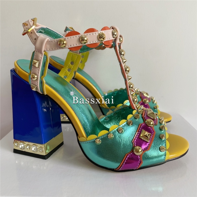 Luxury Rivet T-Strap Sandals W - Luxury Lifestyle Shoes บทวิจารณ์และราคา